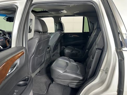 Used 2018 Cadillac Escalade Premium Luxury AWD/4WD image 25