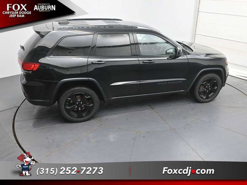 Used 2018 Jeep Grand Cherokee Laredo AWD/4WD image 33