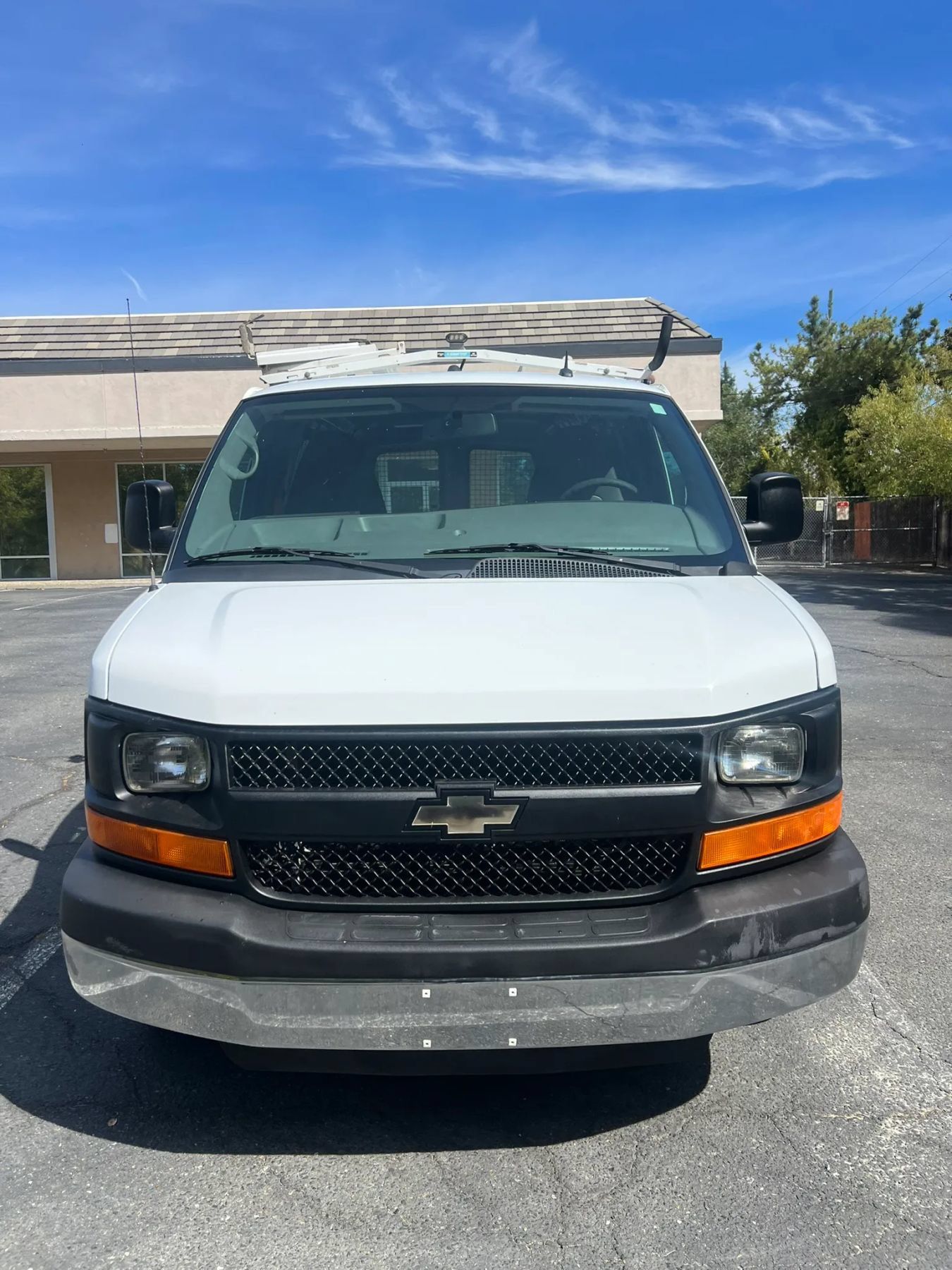 Used 2014 Chevrolet Express 2500 RWD image 3