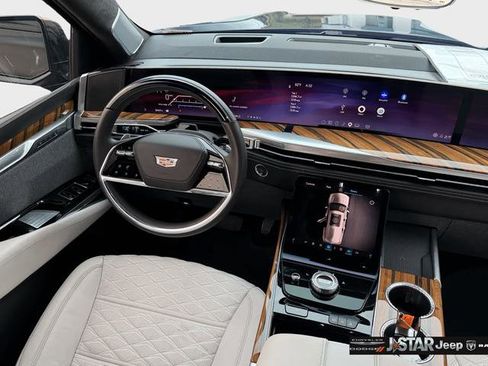 Used 2025 Cadillac Escalade Sport Platinum AWD/4WD image 13