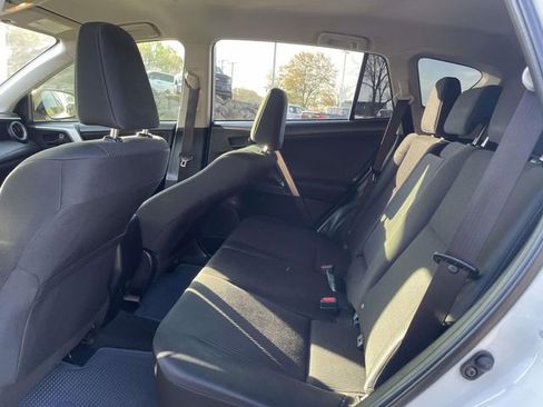 Used 2017 Toyota RAV4 LE FWD image 11