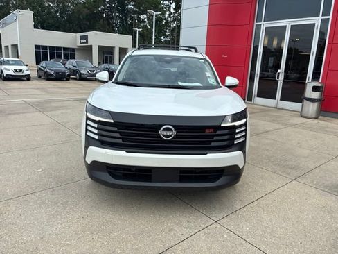 Used 2025 Nissan Kicks SR w/ Illumination Package FWD image 2