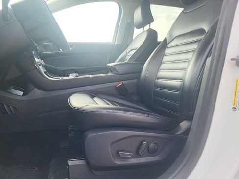 Used 2024 Ford Edge SEL image 9