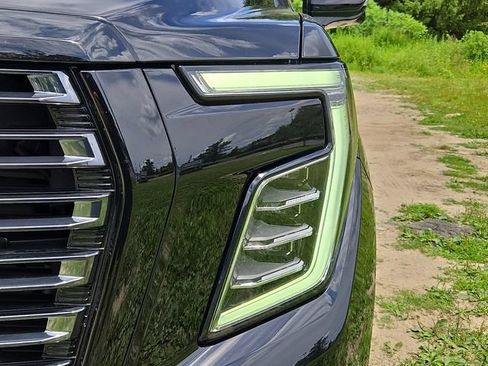 Used 2025 GMC Yukon Denali Ultimate AWD/4WD image 30