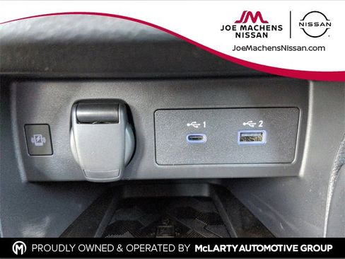 New 2025 Nissan Versa SR w/ Trunk Package image 20