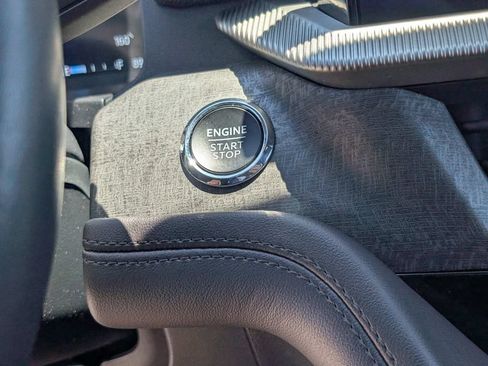 Certified 2025 Ford Explorer Platinum RWD image 33