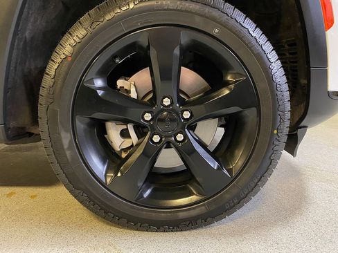Used 2023 Jeep Grand Cherokee L Laredo RWD image 36