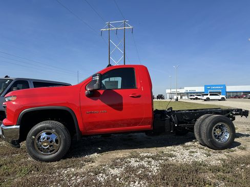 New 2026 Chevrolet Silverado 3500 LT w/ Convenience Package AWD/4WD image 2