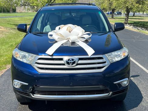 Used 2012 Toyota Highlander SE w/ Tow Pkg AWD/4WD image 2