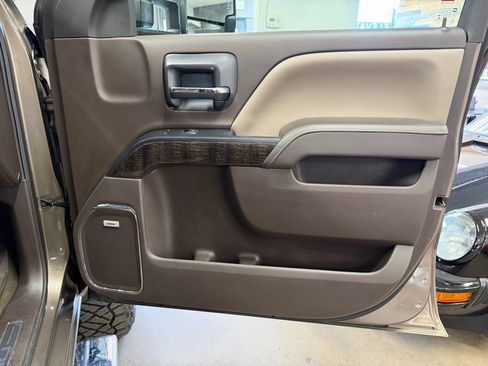 Used 2015 GMC Sierra 2500 Denali w/ Duramax Plus Package AWD/4WD image 27