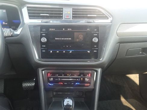 Used 2022 Volkswagen Tiguan SE AWD/4WD image 30