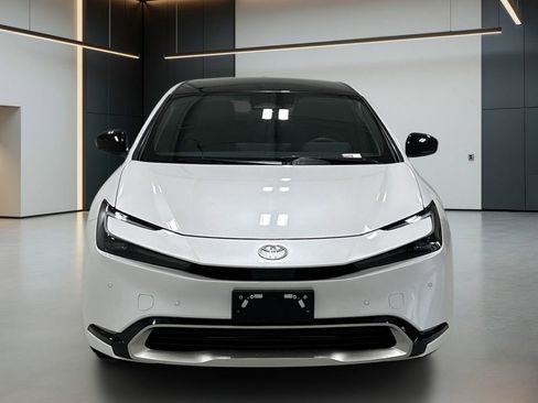 Used 2024 Toyota Prius Prime FWD image 8