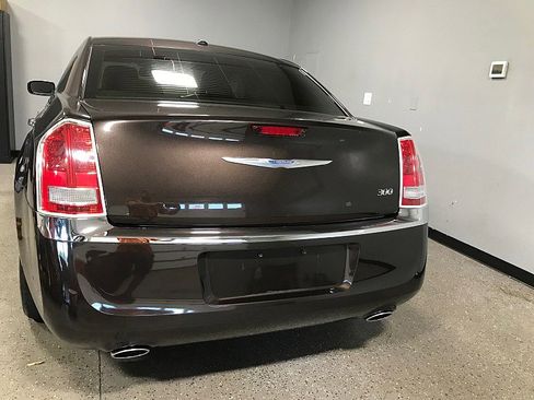 Used 2012 Chrysler 300 Limited w/ Luxury Group RWD image 4