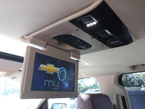 Used 2016 Chevrolet Suburban LTZ RWD image 8