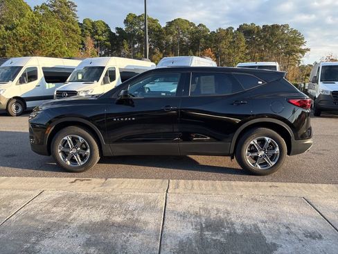 Used 2025 Chevrolet Blazer LT FWD image 2