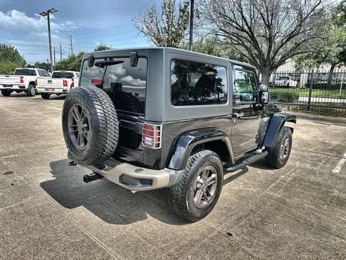 Used 2016 Jeep Wrangler Sahara AWD/4WD image 11