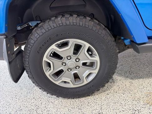 Used 2015 Jeep Wrangler Unlimited Rubicon w/ Connectivity Group AWD/4WD image 31