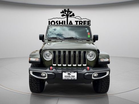 Used 2022 Jeep Gladiator Overland w/ Popular Equipment Package AWD/4WD image 2