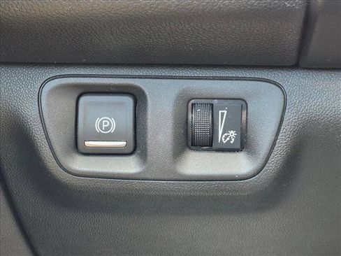 Used 2018 GMC Acadia Denali w/ Technology Package FWD image 13