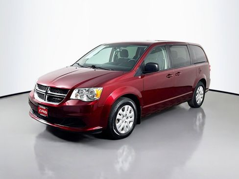 Used 2018 Dodge Grand Caravan SE w/ UConnect Hands-Free Group image 1