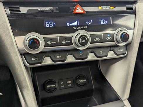 Used 2020 Hyundai Elantra SEL FWD image 19