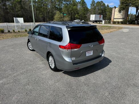 Used 2013 Toyota Sienna XLE FWD image 4