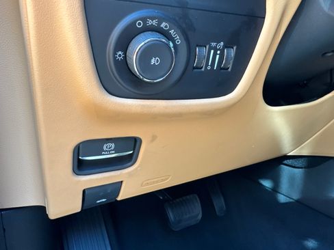 Certified 2024 Jeep Grand Cherokee Summit AWD/4WD image 40