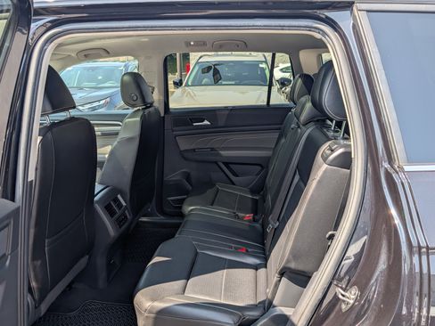 Used 2023 Volkswagen Atlas SEL AWD/4WD image 16