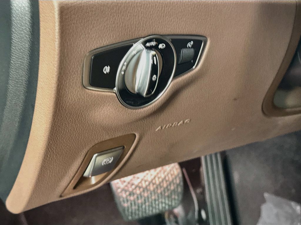 Used 2022 Mercedes-Benz E 350 4MATIC Sedan image 10