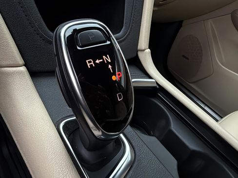 Used 2018 Cadillac XT5 Luxury w/ LPO, Wheel Lock Package image 29