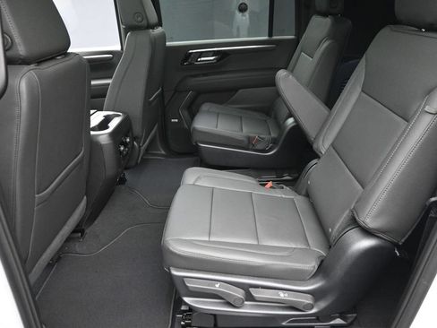 New 2026 Chevrolet Suburban LT w/ Comfort Package AWD/4WD image 16