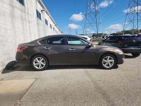 Used 2013 Nissan Altima 2.5 SV w/ 2.5SV Convenience Pkg FWD image 3