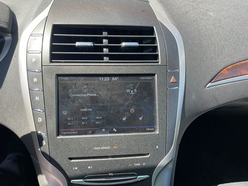 Used 2013 Lincoln MKZ FWD image 17