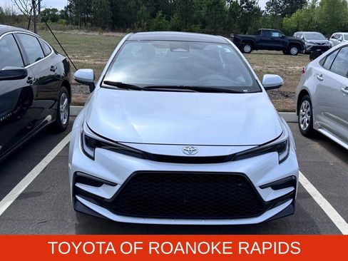 Used 2025 Toyota Corolla SE image 2