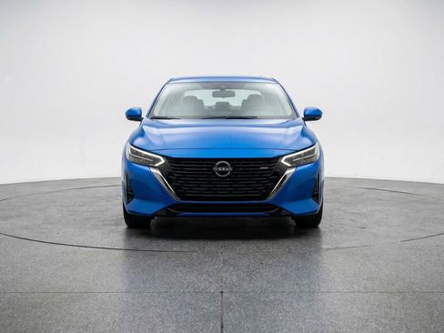 Used 2025 Nissan Sentra SV image 2