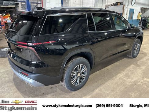 New 2026 Chevrolet Traverse LT w/ Driver Confidence Package AWD/4WD image 9