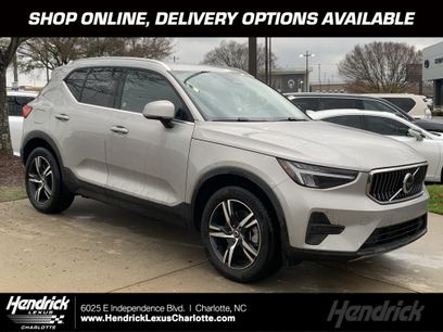 Used 2025 Volvo XC40 B5 Core