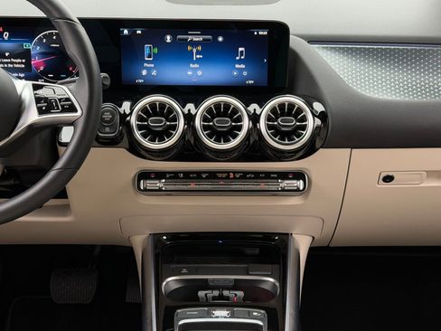 Certified 2025 Mercedes-Benz GLA 250 image 4