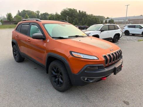 Used 2016 Jeep Cherokee Trailhawk AWD/4WD image 5