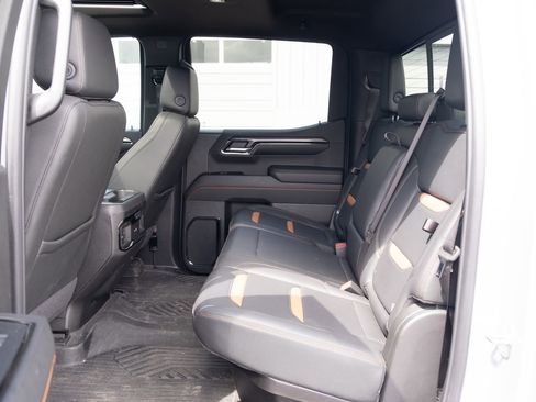 Used 2024 GMC Sierra 1500 AT4 w/ Technology Package AWD/4WD image 19