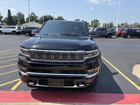 Used 2022 Jeep Grand Wagoneer Series III w/ Rear Seat Video Group 1 AWD/4WD image 2