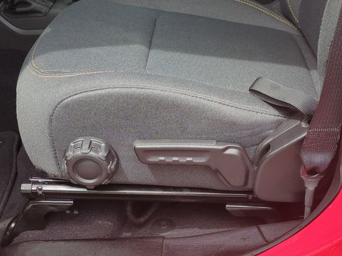 Used 2025 Jeep Wrangler Unlimited Sahara image 21