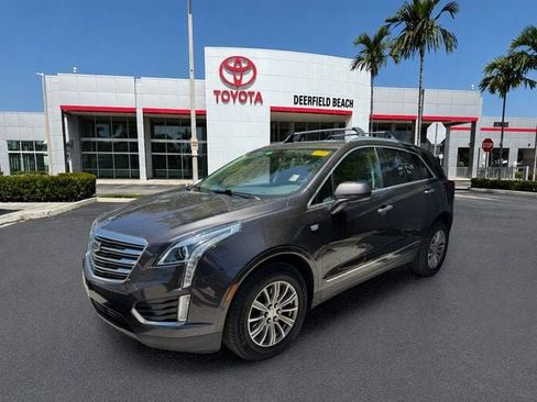 Used 2017 Cadillac XT5 Luxury w/ Driver Awareness Package FWD image 3