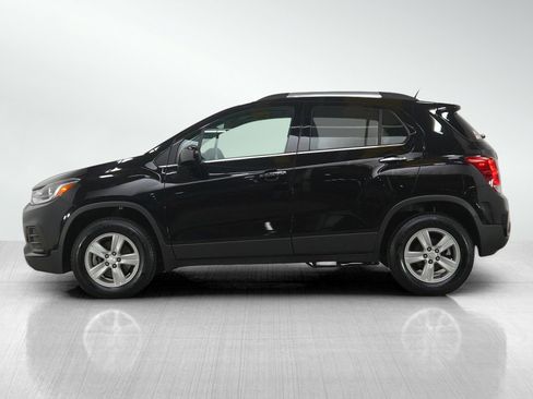 Used 2020 Chevrolet Trax LT w/ LT Convenience Package image 2
