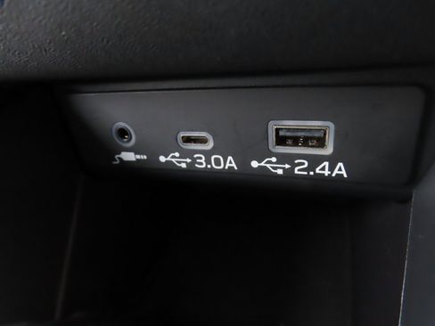 Used 2024 Subaru Outback Premium image 10