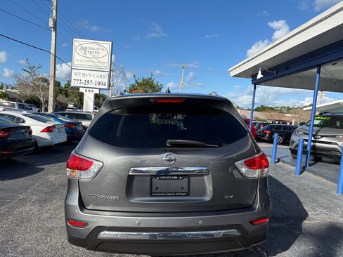 Used 2016 Nissan Pathfinder SV image 4