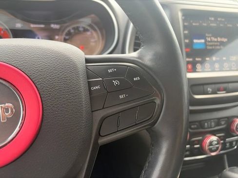 Used 2019 Jeep Cherokee Trailhawk AWD/4WD image 18