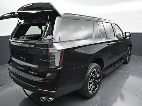 Used 2025 Chevrolet Suburban RST w/ Comfort Package AWD/4WD image 26