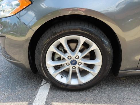 Used 2020 Ford Fusion SE FWD image 13