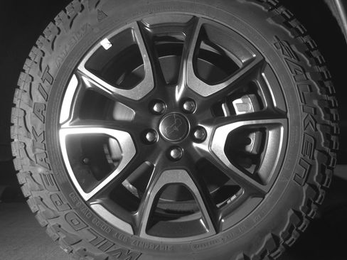 Used 2025 Jeep Compass Trailhawk image 13